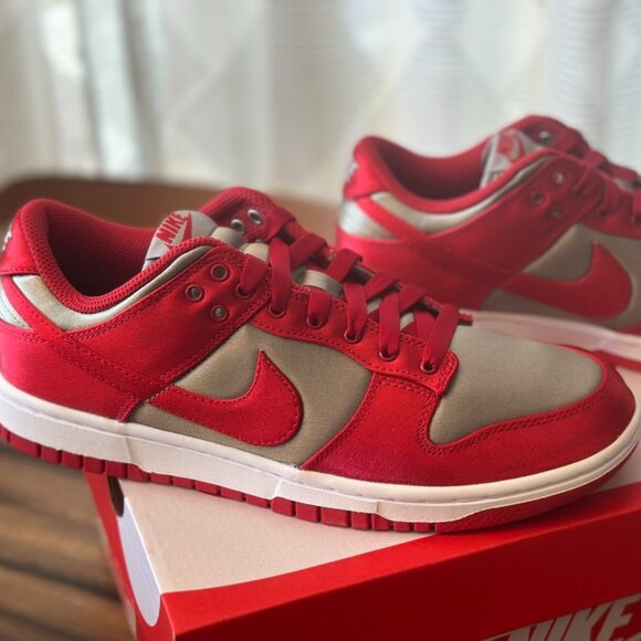 Nike Dunk Medium Grey/ Varsity red-white Womens size 9 NWT - Picture 1 of 5
